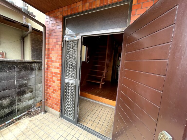 京都市北区のO様邸、戸建フルリノベーション解体工事中です。