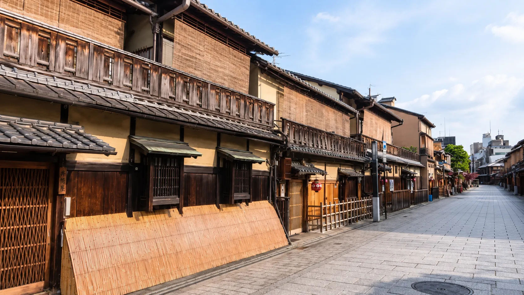 京町家が並ぶ京都の街並み