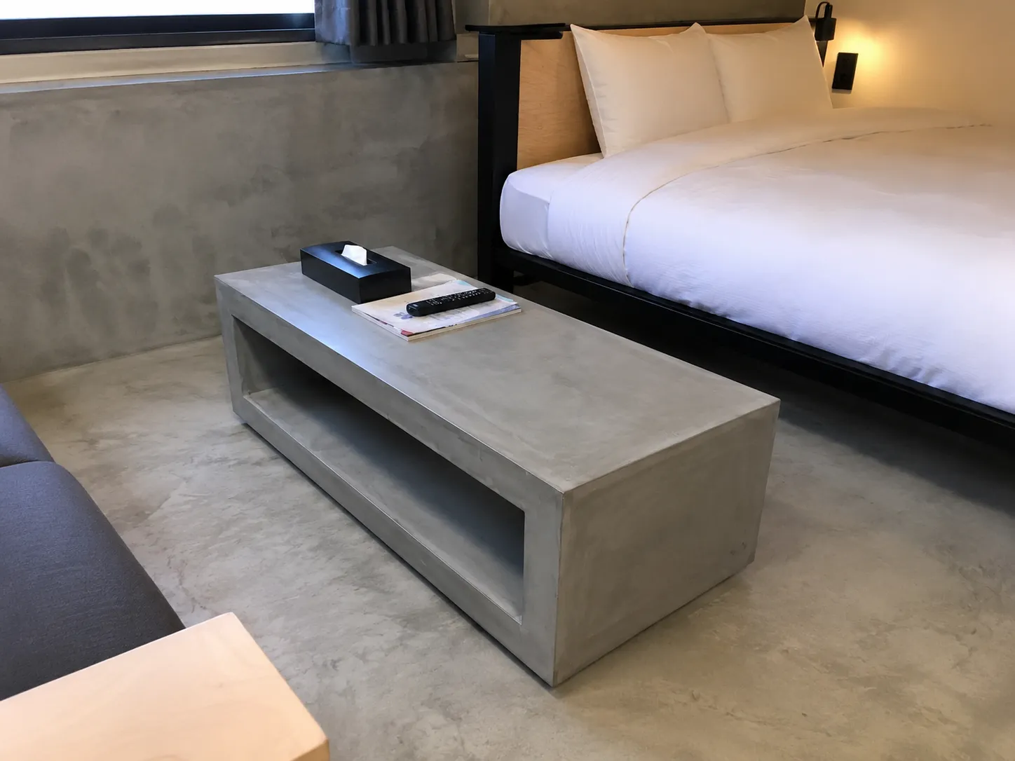 京都のモールテックス施工事例 テーブル家具